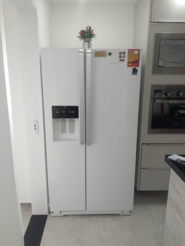 Atendimento na Santa Cecília para troca da máquina que fabrica gelo de refrigerador